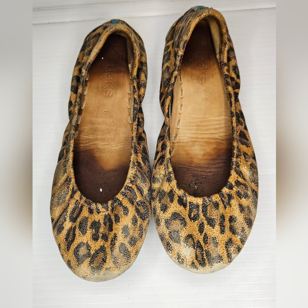 Tieks Leopard Print Flats – Women’s Size 6 - Picture 3 of 9